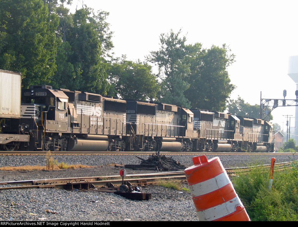 NS 7119 is the last of a quartet of GP60's on train 214